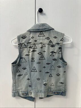 Vintage Levi’s denim vest with eye print on back sz xs